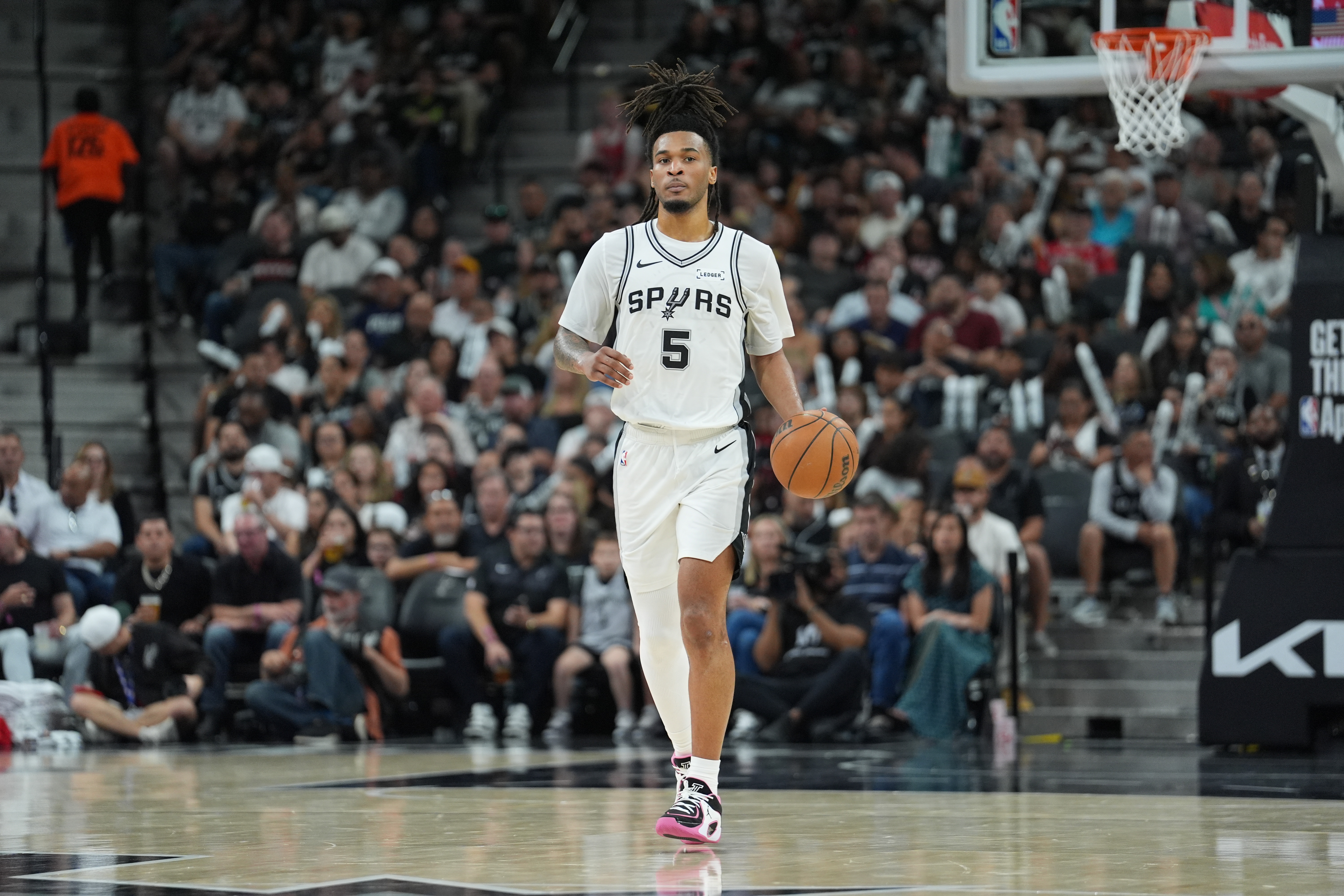 mk体育-米奇：卡斯尔今日可出战 文班&amp;科内特缺阵 普拉姆利首发